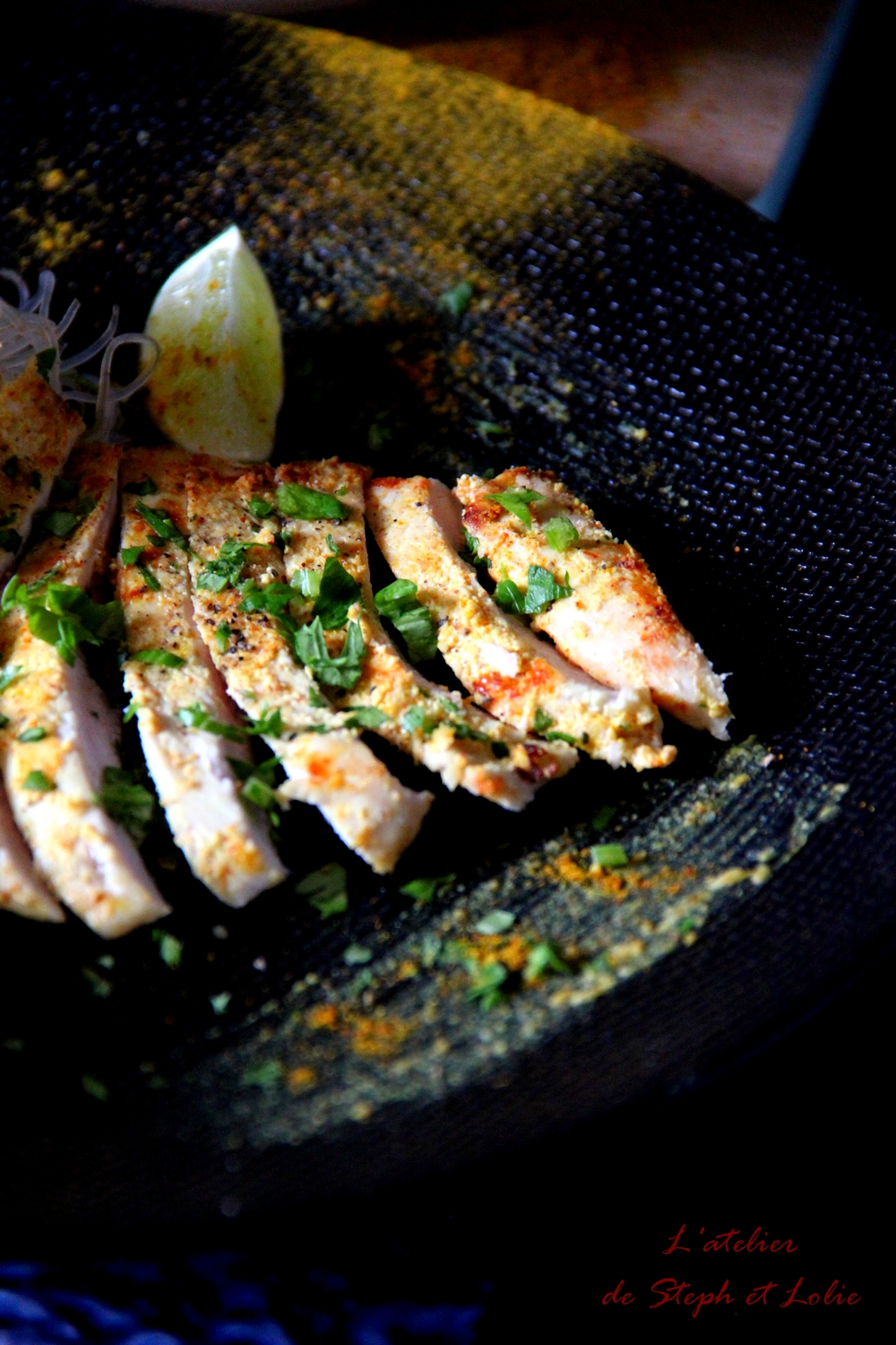 Escalope de dinde marinée à l’indienne, nouilles de soja