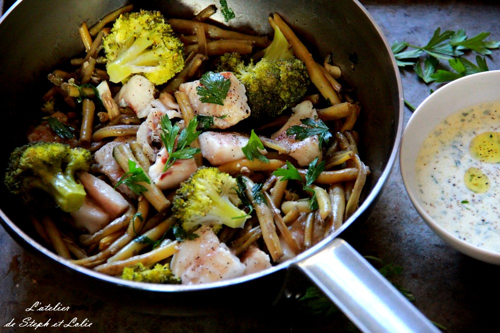 Dos de cabillaud, duo de légumes, sauce persillée