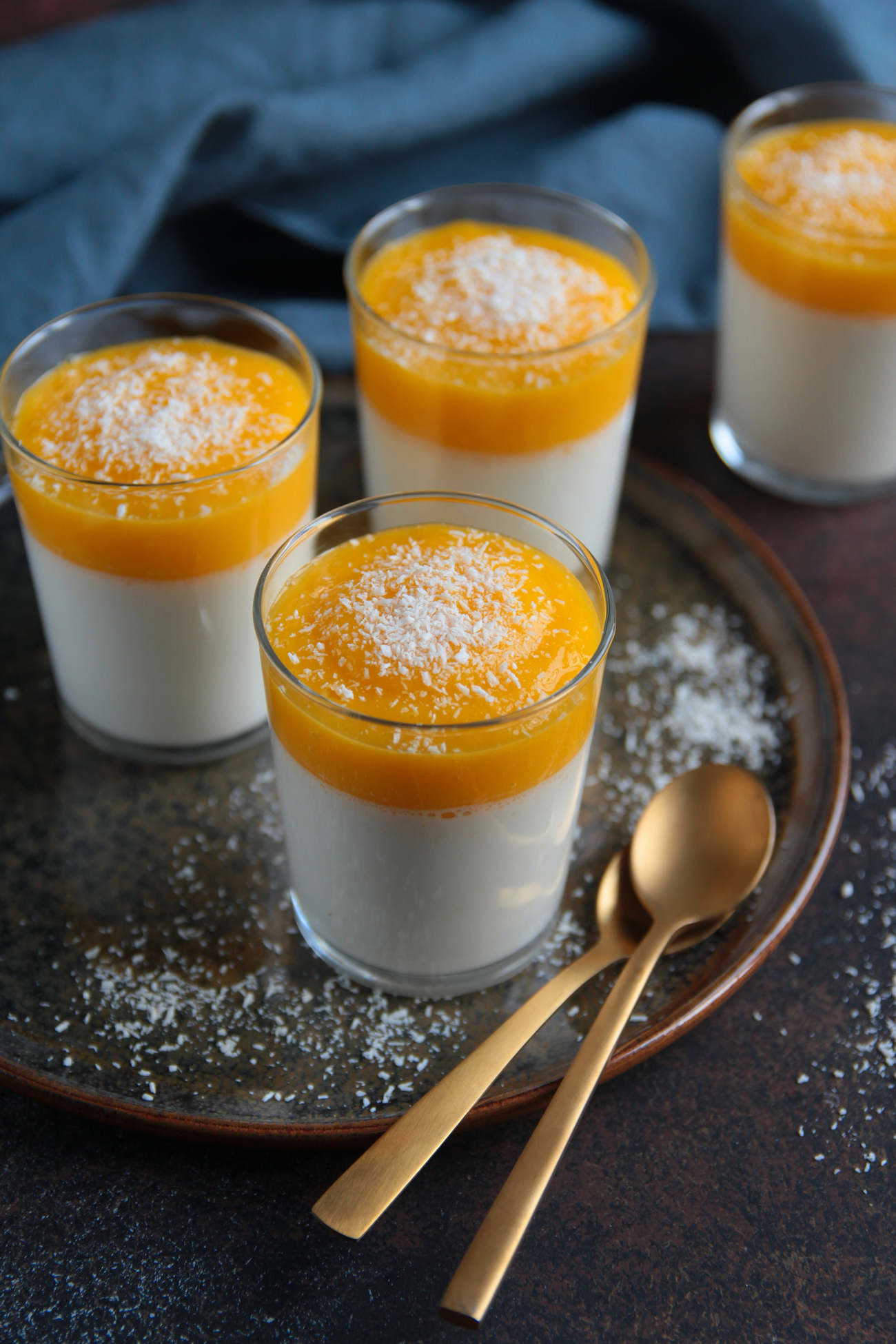 Panna cotta aux endives, coco et mangue